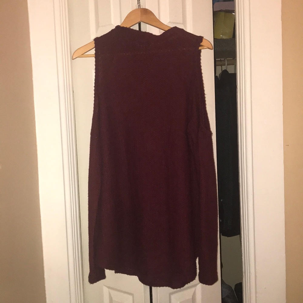 Burgundy shirt with shoulder cut outs
